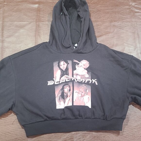 H & M BlackPink graphic Cropped hoodie NWOT Sz M - Picture 1 of 4